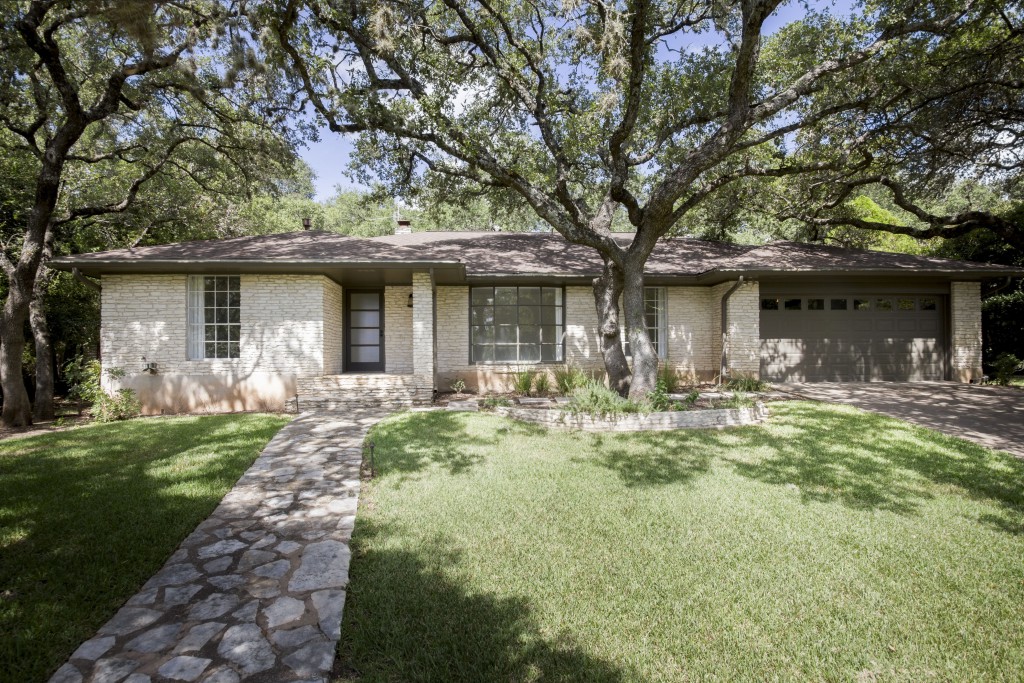 Austin real estate market. View of ranch style home in NW Hills.