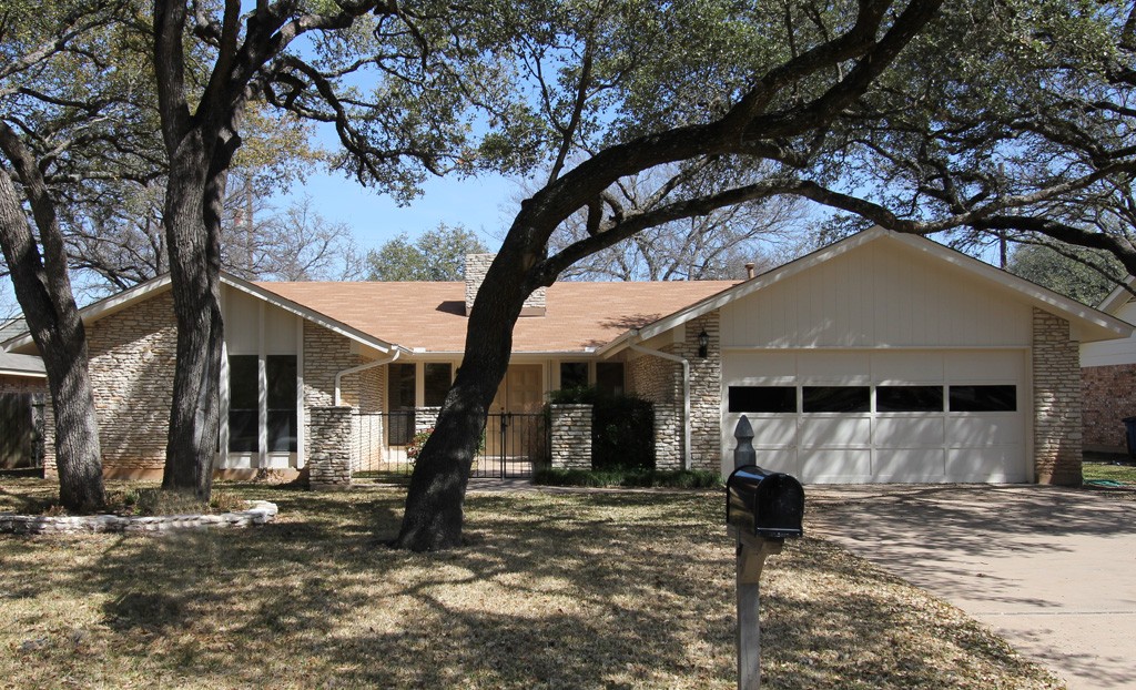 Front view of ranch style home. Remodeling a ranch style home Austin Tx.