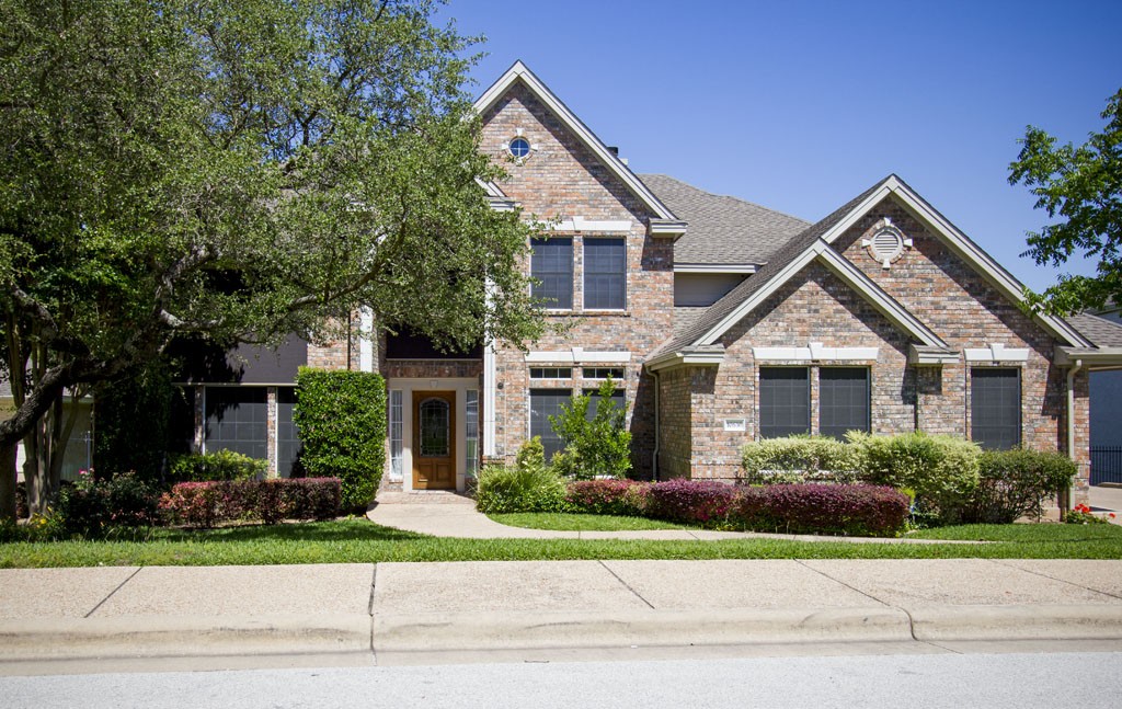 Senna Hills neighborhood home - brick traditional style with manicured lawn.